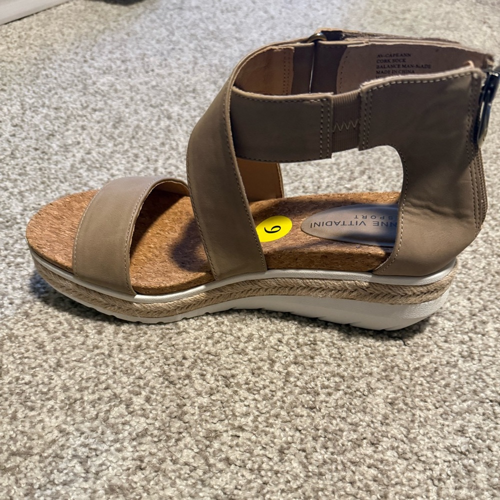 NWOT Adrienne Vittadini Cape May Wedge - Picture 4 of 7